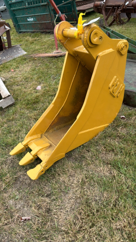 12" H&H Backhoe Bucket off a Cat Machine