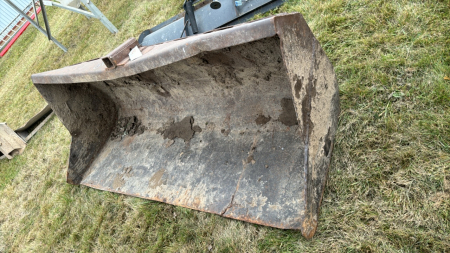 6ft Material Bucket with Skid Steer Hookup