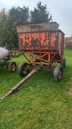 Martin Horst Approx. 150bu Gravity Wagon