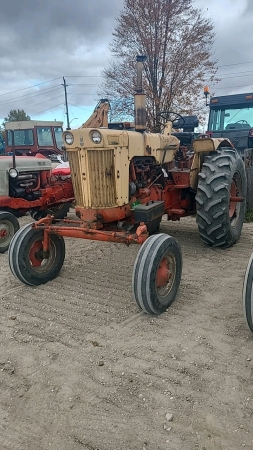 Case 830 Gas Tractor