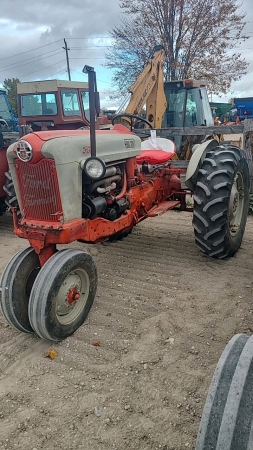 Ford 900 Gas Tractor