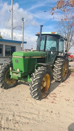 John Deere 2950 MFWD Diesel Tractor