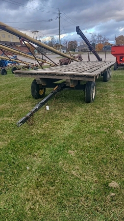 25ft x 8ft Flat Rack Wagon on Tandem Gear