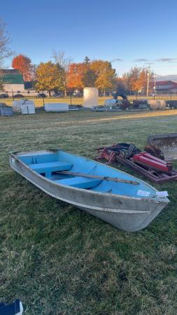 Aluminum 11ft Boat with Oars