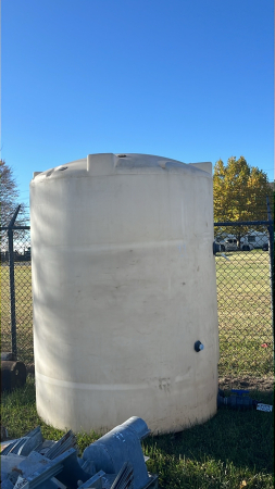 1000 Gallon Upright Poly Tank