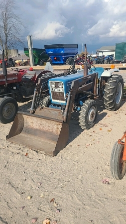 Ford 1900 4WD Diesel Tractor with Loader