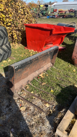 5ft Manure Bucket with Frey Hookup