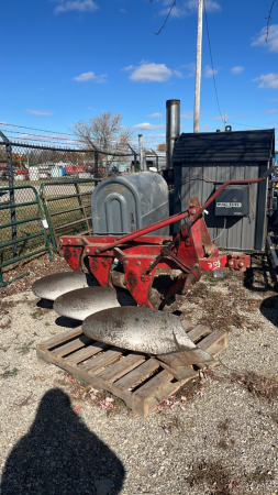 Massey Ferguson #66 3 Furrow 3PTH Plow