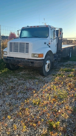 1989 International 4700 Single Axle Flatbed Truck