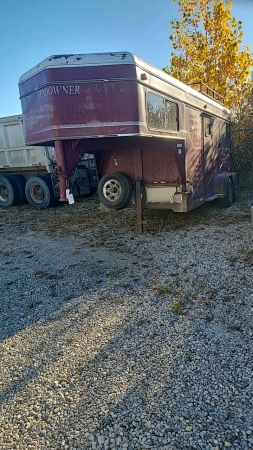 1992 Sundowner 2-Horse Goosneck Trailer