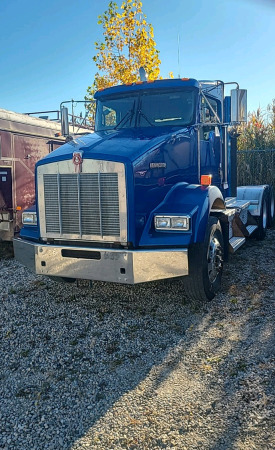 2007 Kenworth T800 Tandem Daycab Truck