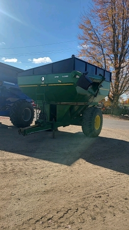 Unverferth 550bu Grain Cart