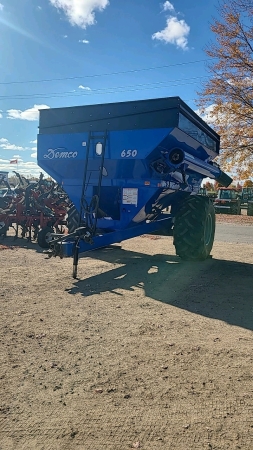 Demco 650 Grain Cart