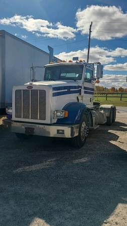 2009 Peterbilt Tandem Daycab Truck