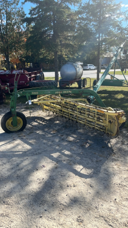 John Deere 660 5-Bar Side Rake