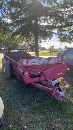 New Holland 679 Tandem Manure Spreader