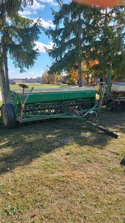 John Deere 8300 23 Run Seed Drill