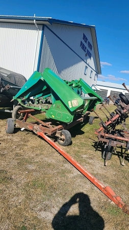 John Deere 693 6 Row Corn Head and Cart