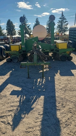 John Deere 1770 Conservation 16 Row Planter