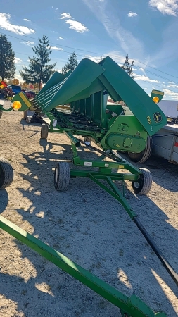 John Deere 693 6 Row Corn Head and Cart