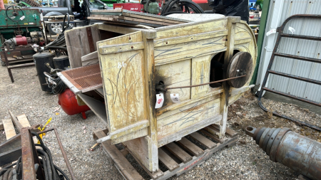 Vintage Wooden Fanning Mill w/Screens & Hyd Drive