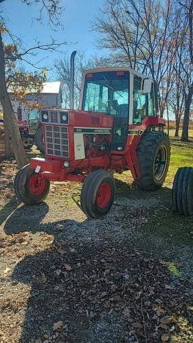 International 886 2WD Diesel Tractor