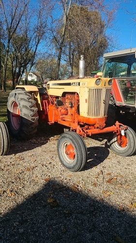 Case 830 2WD Gas Tractor