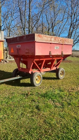 Market 275bu Gravity Wagon