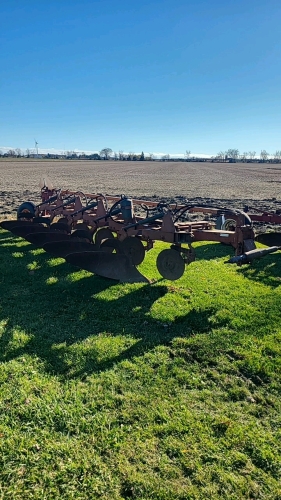 Overum Triple K 5 Furrow Plow