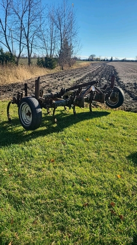 International 55 3pth Chisel Plow