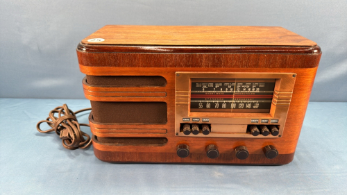 RCA Victor Wooden Case Short Wave Radio