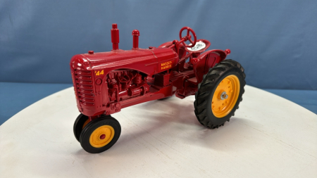 Massey Harris 44 Narrow 1/16 Ertl