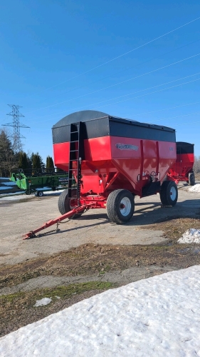 Bach-Run 600 Bushel Gravity Wagon