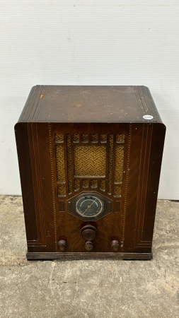 De Forest Crosley Wooden Cased Table Top Radio