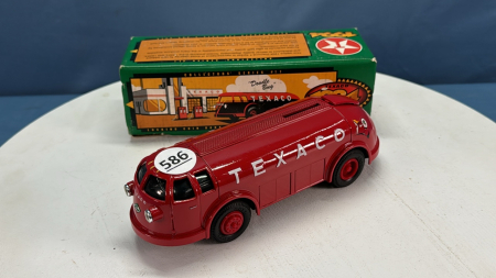 Texaco 1934 Diamond T Tanker #11 Ertl