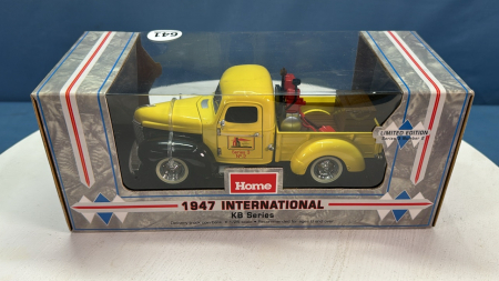 Home Hardware 1947 International Pickup 1/25