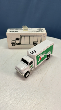 7-Up Beverage Truck 1/64 Ertl