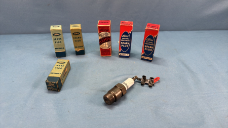 (6) Vintage Ford Spark Plugs