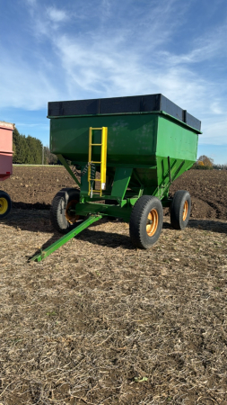 350bu Gravity Wagon