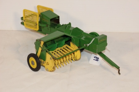 JD Baler With Thrower, 1/16