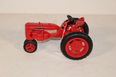 Farmall 200, Classic Farm Toy, 1/16, Plastic