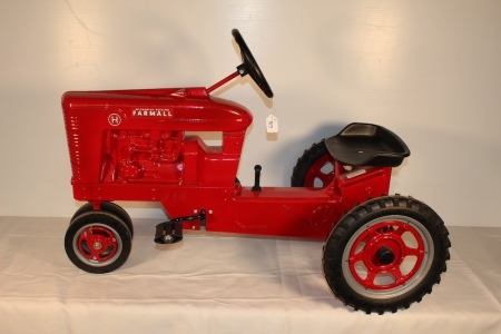 Farmall "H" Pedal Tractor, Scale Models