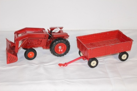 INT Tractor With Loader and Wagon 1/16