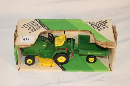 JD Lawn Tractor and Trailer, 1/16