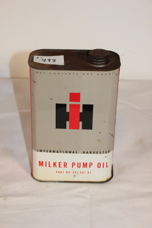 IH Milker Pump Oil Tin, 1 Quart, Nice