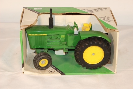 JD 5020 Diesel, 1/16