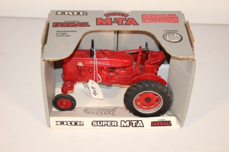 Farmall Super M-TA Special Edition 1/16