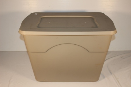 Rubbermaid Tote With Lid