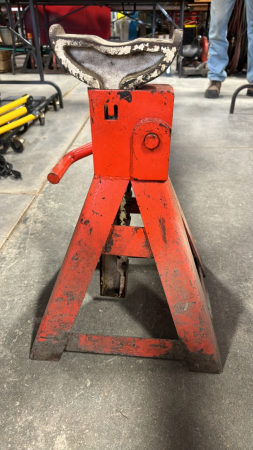 1 Heavy Duty Axle Stand