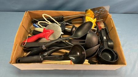 Kitchen Utensil Lot